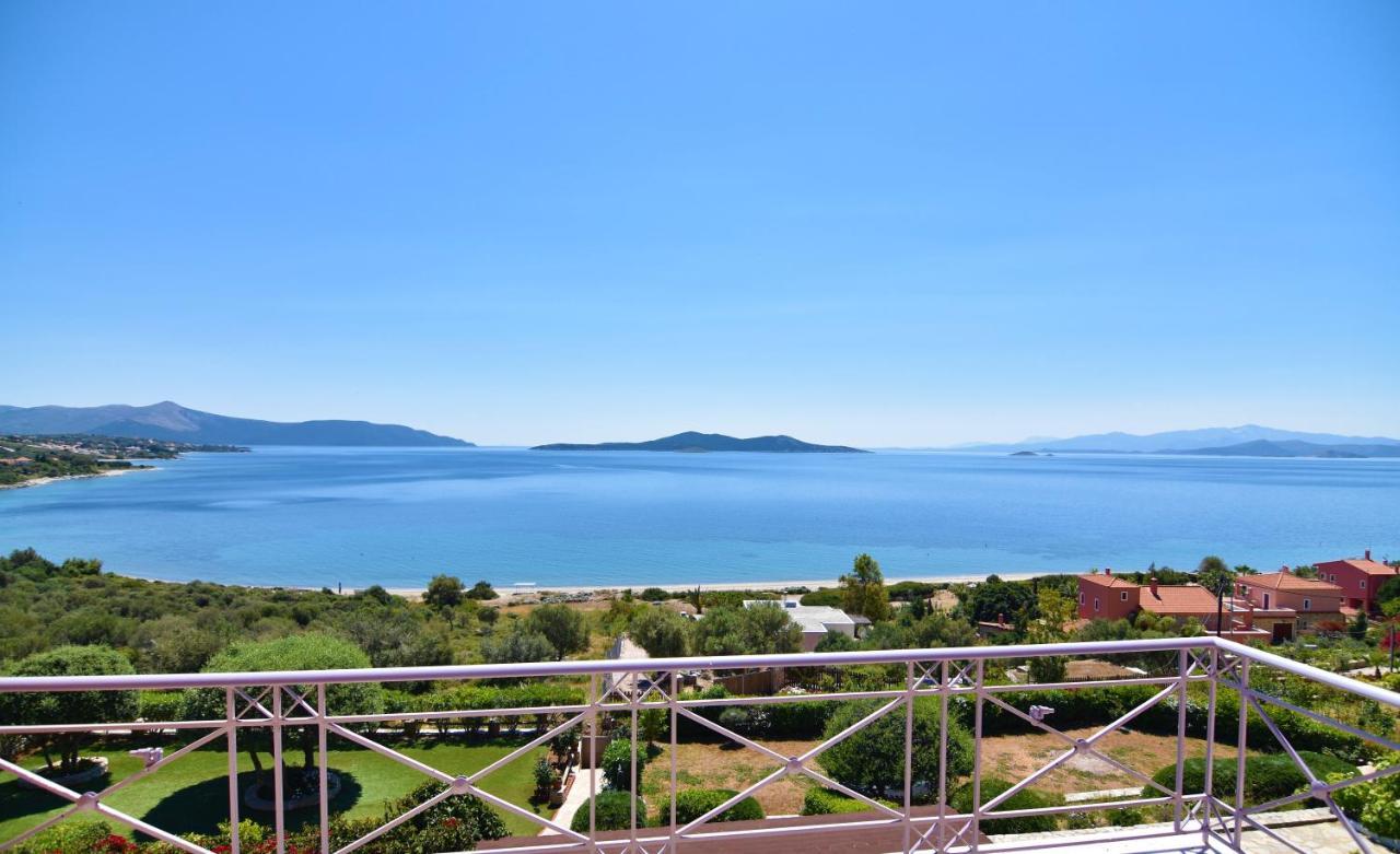 Blue Bay View - Beach House Vathirrevma エクステリア 写真